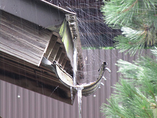 雨どい修理の写真